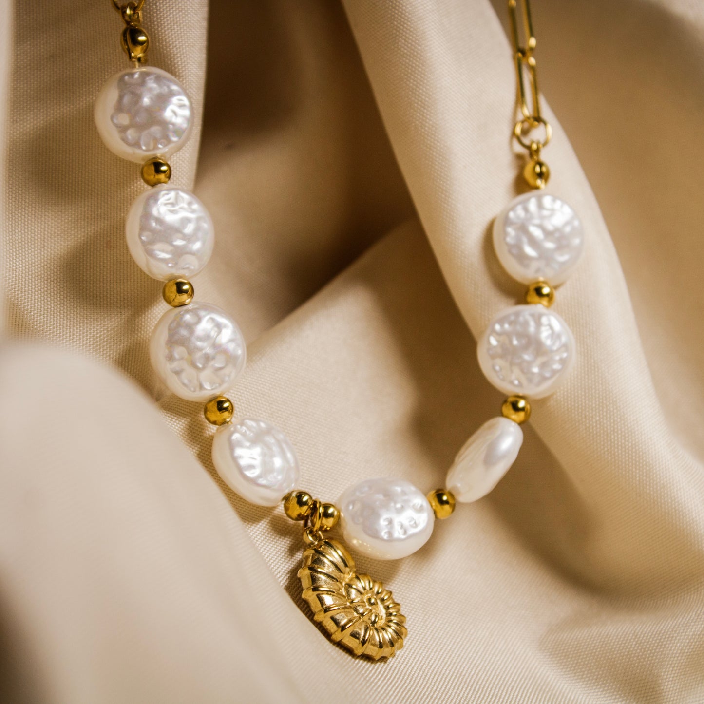Collier à perle et coquillages